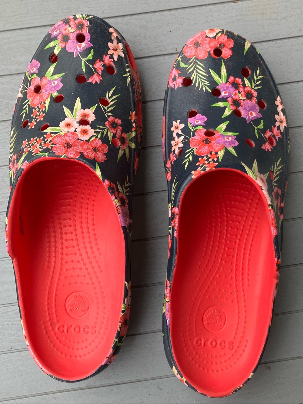 CROCS Freesail Classic Clog Mule Women's size 11 Tropical Black Floral Comfort